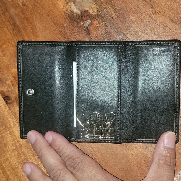 Coach - Picture 2 of 4